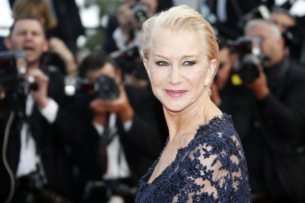 70-летняя Хелен Миррен упала на красной дорожке в Каннах