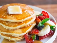 Панкейки по-американски: базовый рецепт оладий