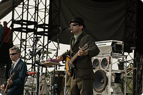 Умер гитарист и основатель групппы Beastie Boys