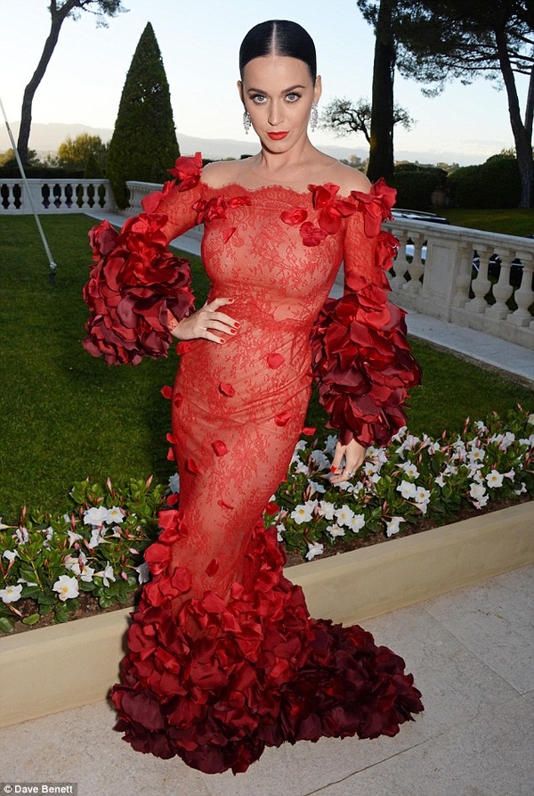 Каннский фестиваль 2016: Кэти Перри удивила своим невероятным шоу