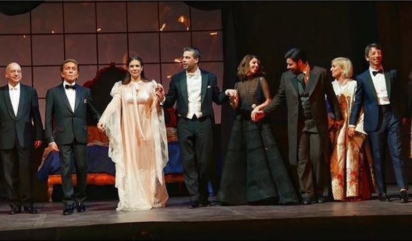 Opera La Traviata: Кардашян и Найтли вышли в свет в откровенных нарядах