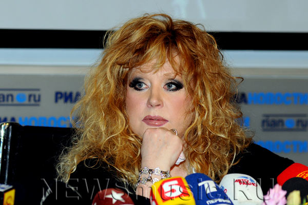 Алла Пугачева опубликовала забавное видео с сыном Гарри