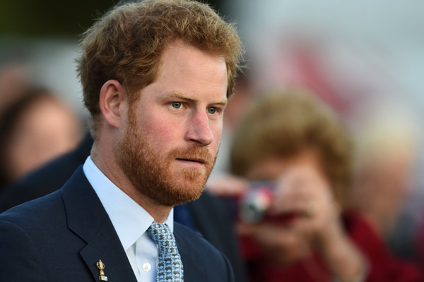 В Сеть попало раритетное детское фото принца Гарри с принцессой Дианой