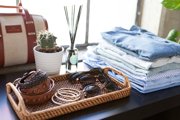 Как погладить одежду без утюга: видео-урок