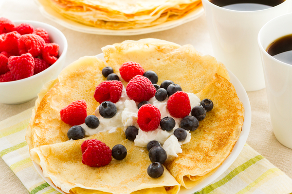 Как приготовить блины на кефире с фруктами