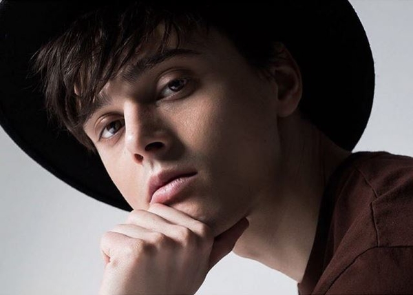 ALEKSEEV снял клип, в котором поведал о любви парня к онкобольной девушке