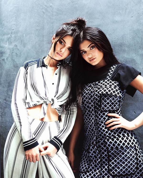 Украинский фотограф сняла лукбук для Кендалл и Кайли Дженнер