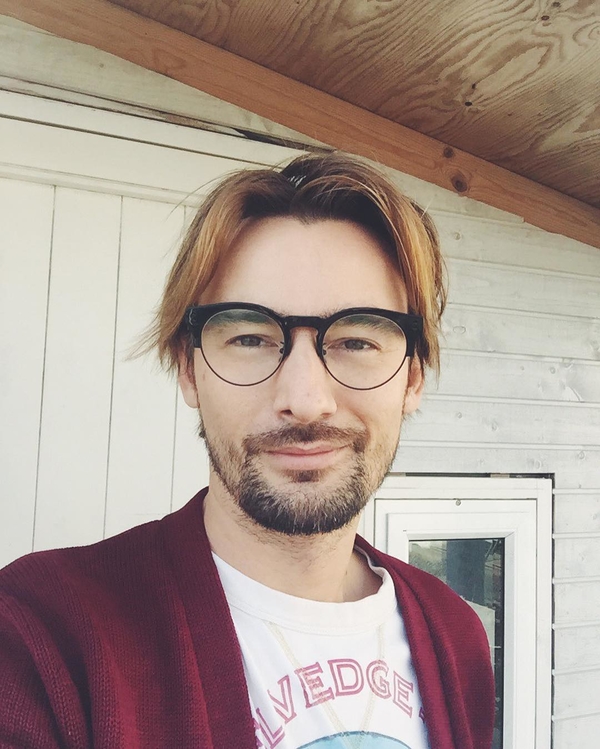 Алан Бадоев посвятил клип Снов осколки своим детям