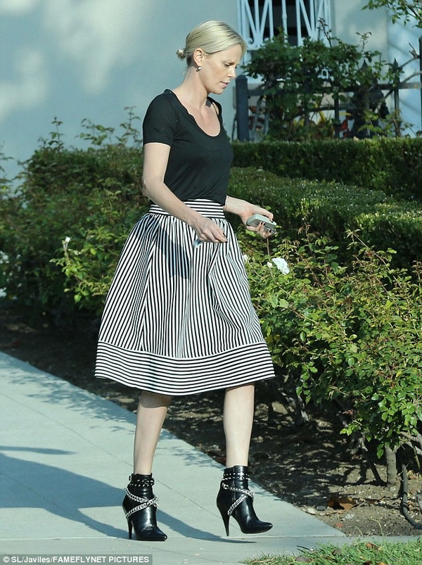 Шарлиз Терон отвела своих детей на вечеринку