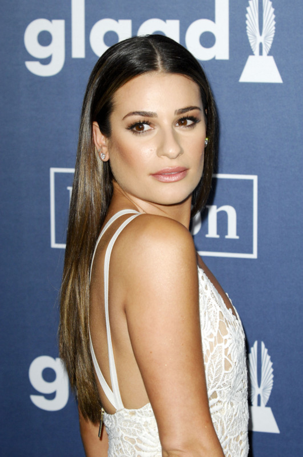 Звезда сериала Хор Лиа Мишель похвасталась стройными ножками в купальнике