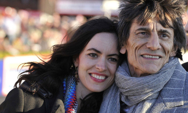 68-летний гитарист The Rolling Stones стал отцом близняшек