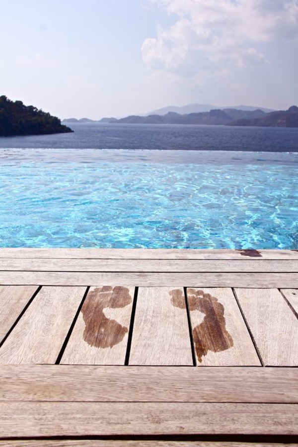 Ученые: купание в бассейне может быть опасным для здоровья