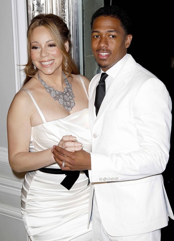 Экс-муж Мэрайи Кэри не хочет с ней разводиться