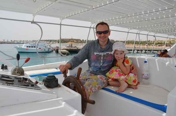 Павел Табаков вместе с женой и детьми отдохнул в Египте