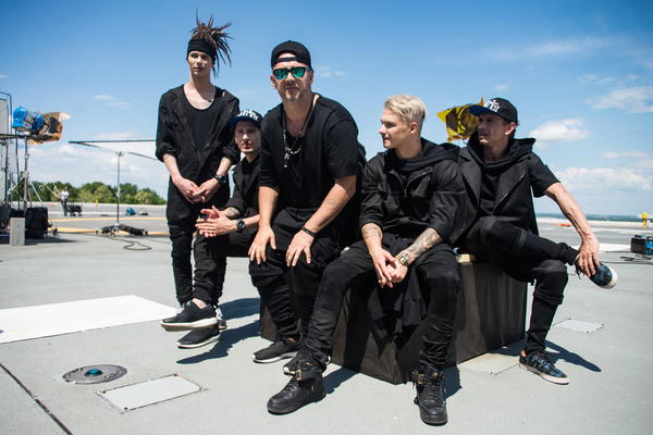 Mozgi выпустили клип на новую зажигательную песню о любви