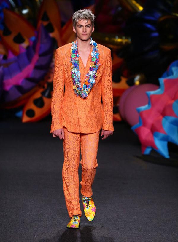 Сын Синди Кроуфорд дебютировал на показе Moschino