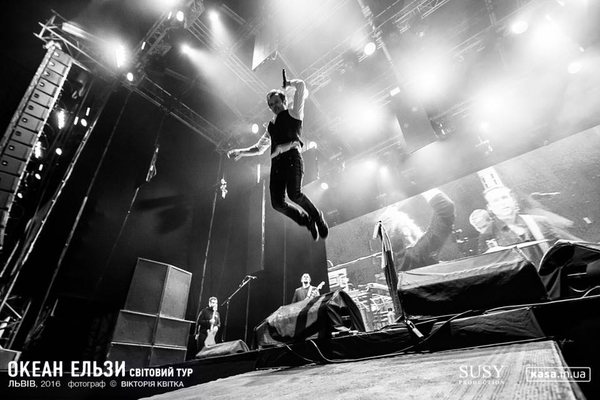 Концерт Океана Эльзы во Львове: флаг с надписью Крым и песня для папы