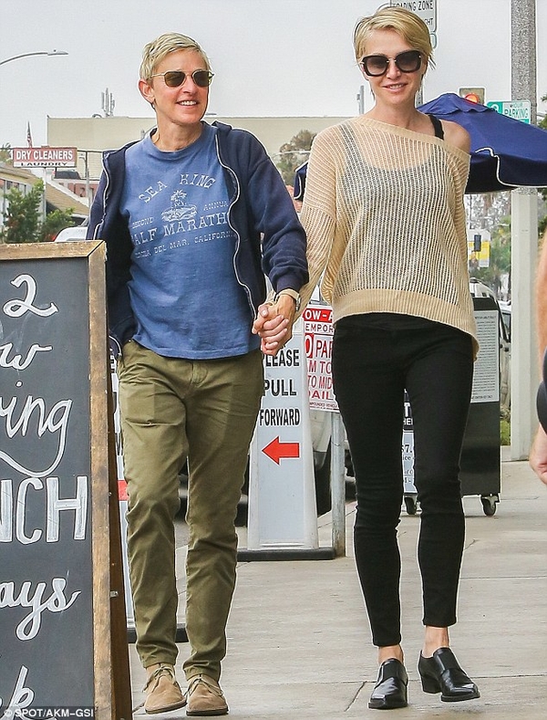 Эллен Дедженерес прогулялась по Лос-Анджелесу со своей женой