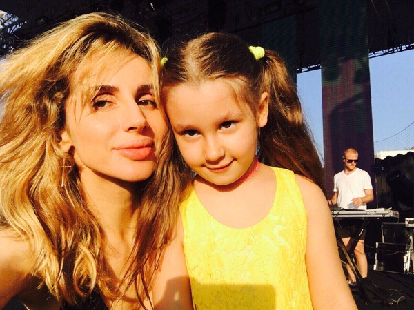 По стопам мамы: дочь Светланы Лободы увлеклась игрой на барабанах