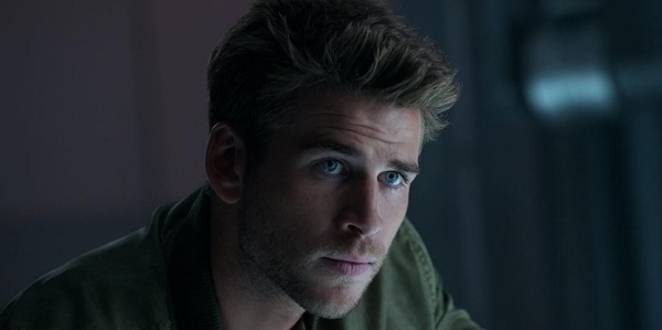 Лиам Хемсворт и Джимми Фэллон придумали новую игру с алкоголем