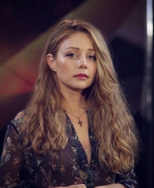 Тина Кароль поделилась архивным фото с мужем в годовщину венчания