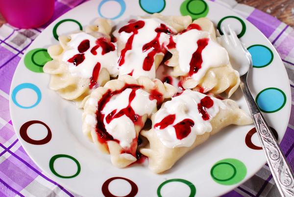 Вареники с ягодами и фруктами: ТОП-5 летних рецептов