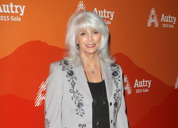 Стильные стрижки для женщин с седыми волосами