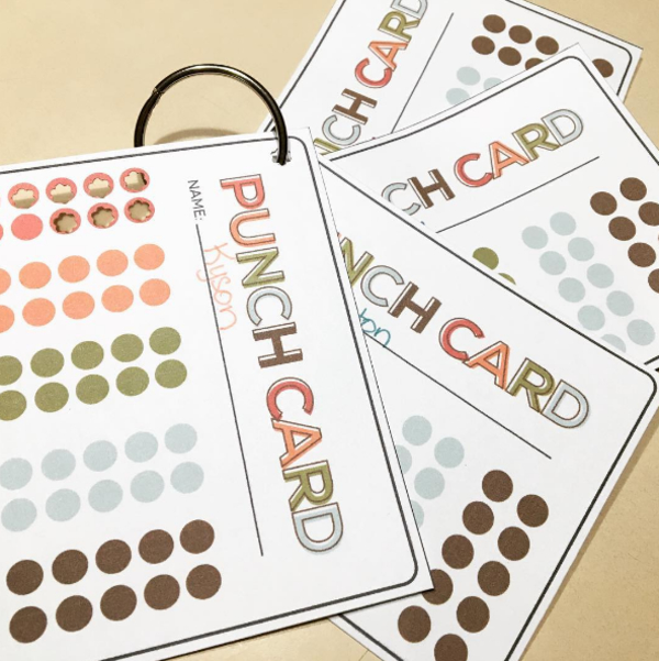 Как заставить ребенка убирать за собой игрушки: забавные методы