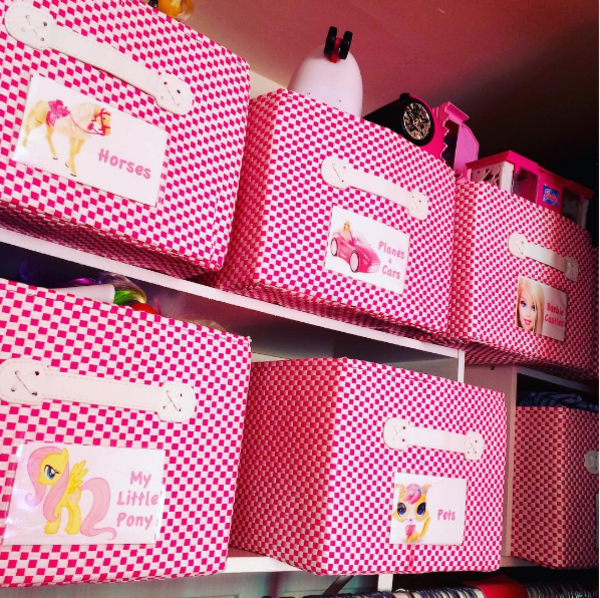 Как заставить ребенка убирать за собой игрушки: забавные методы