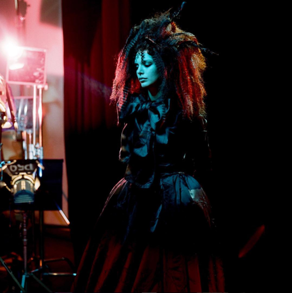 Кендалл Дженнер примерила готический образ в кампейне Marc Jacobs