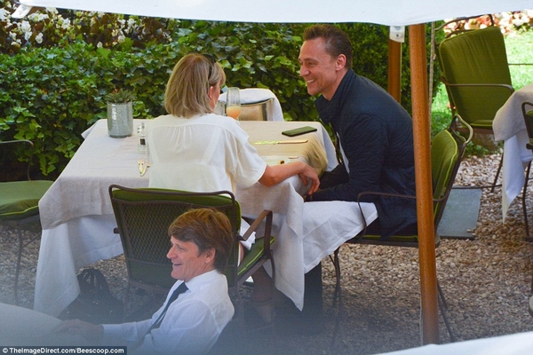 Тейлор Свифт и Том Хиддлстон сходили на романтическое свидание в Риме