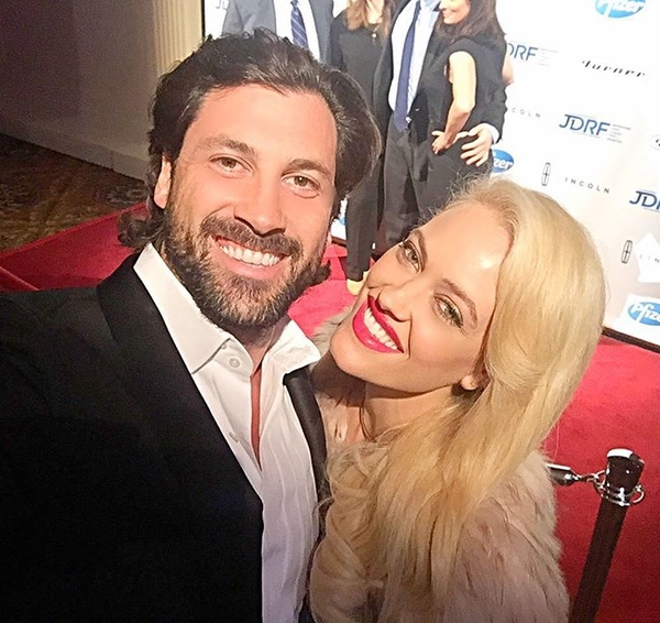 Максим Чмерковский показал снимок УЗИ своей беременной невесты