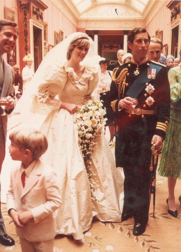 В Сеть попали ранее неизвестные фото свадьбы принцессы Дианы