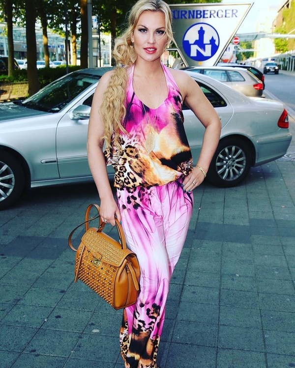 Певица Камалия рассказала, почему пришла на гей-парад в Киеве