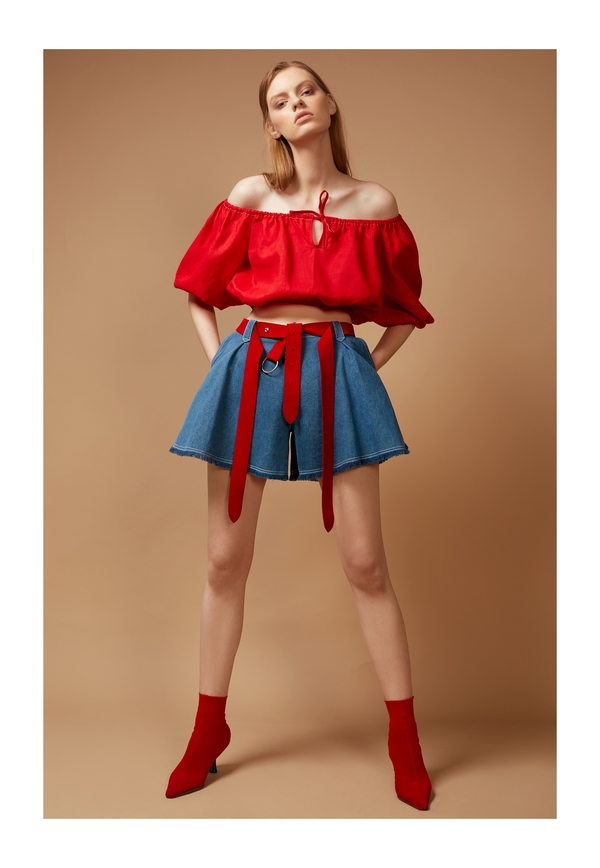 Sunday Monday презентовал лукбук о современной Красной Шапочке