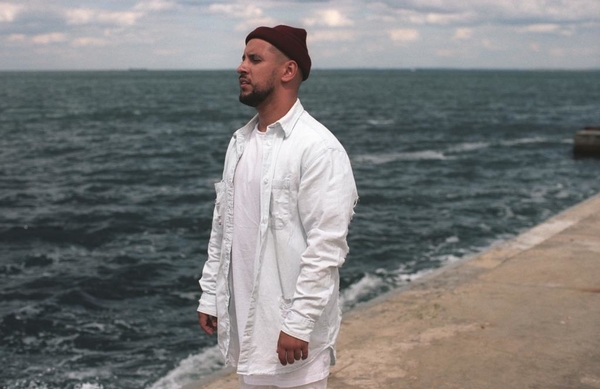 MONATIK представил новый клип на зажигательную песню