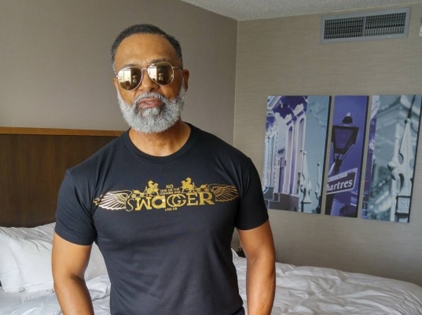 Стильный пенсионер стал популярным благодаря своей внешности