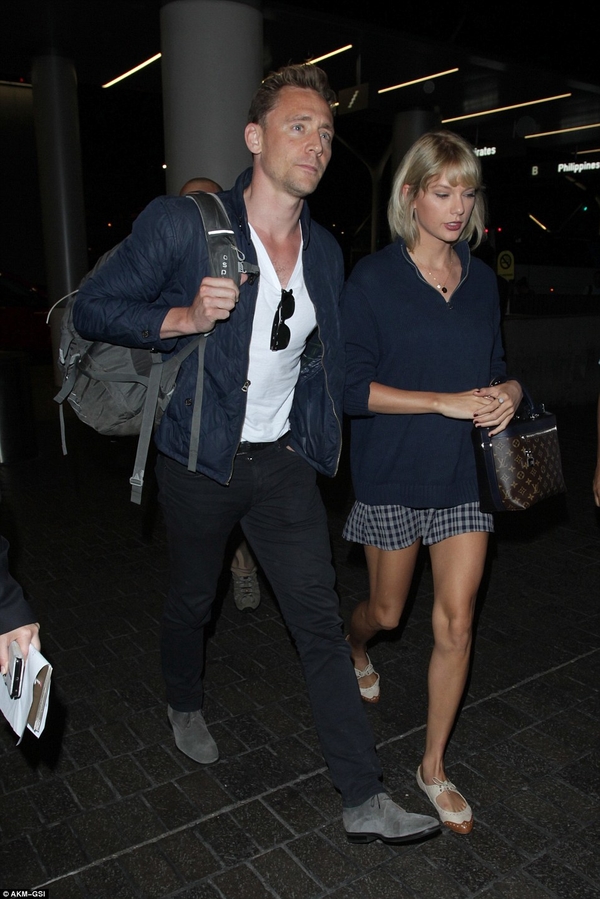 Том Хиддлстон и Тейлор Свифт прилетели в Австралию