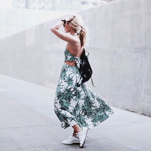 ТОП-10 платьев, которые идеально сочетаются со спортивной обувью