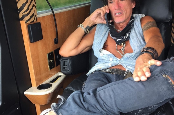 instagram.com/joeperryofficial