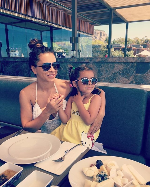 Ани Лорак с дочкой отдыхают в Турции