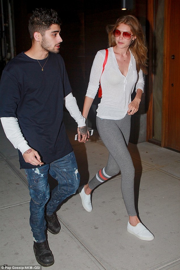 Джиджи Хадид похвасталась точеной фигурой в обтягивающих лосинах