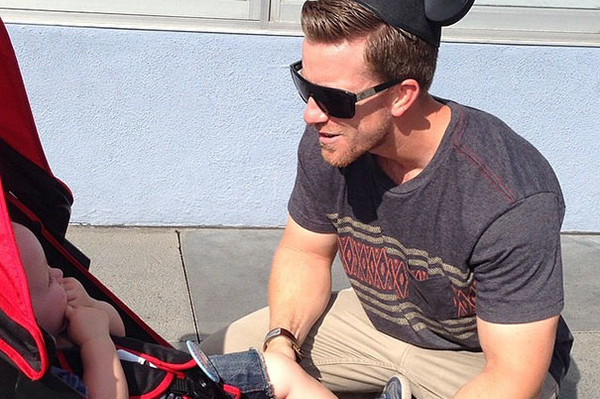 instagram.com/dilfs_of_disneyland/