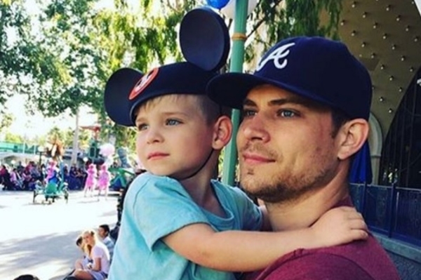 instagram.com/dilfs_of_disneyland/