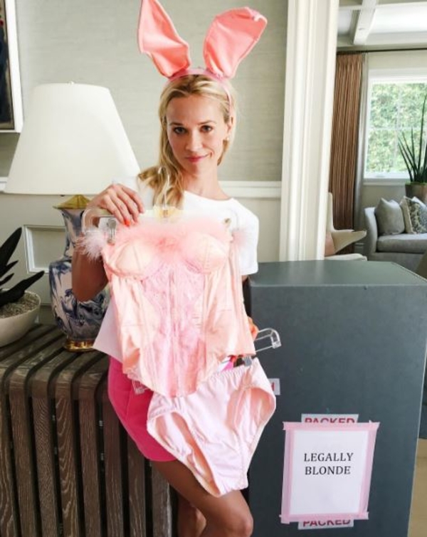 Риз Уизерспун показала подтянутое тело в бикини