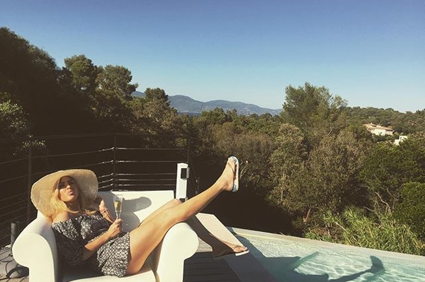 instagram.com/elliegoulding