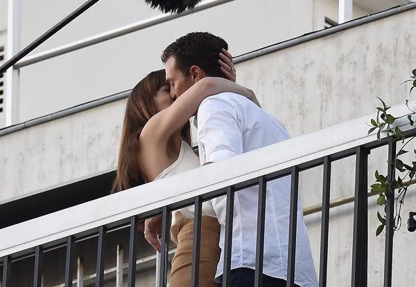 На 50 оттенков темнее: фото со съемок Джонсон и Дорнана появились в Сети