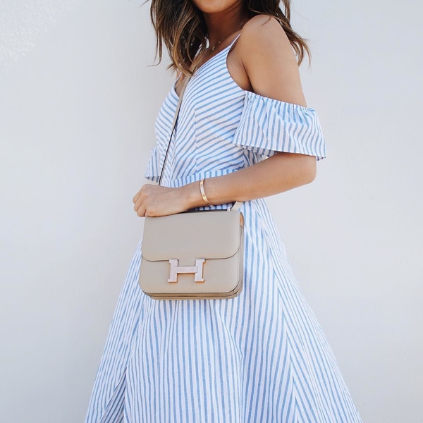 С плеч долой: 15 образов, которые нужно примерить этим летом