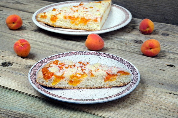 Абрикосовый пирог с посыпкой: три вкусные идеи