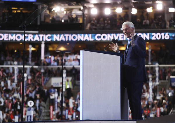 Билл Клинтон рассказал, сколько раз предлагал Хилари пожениться